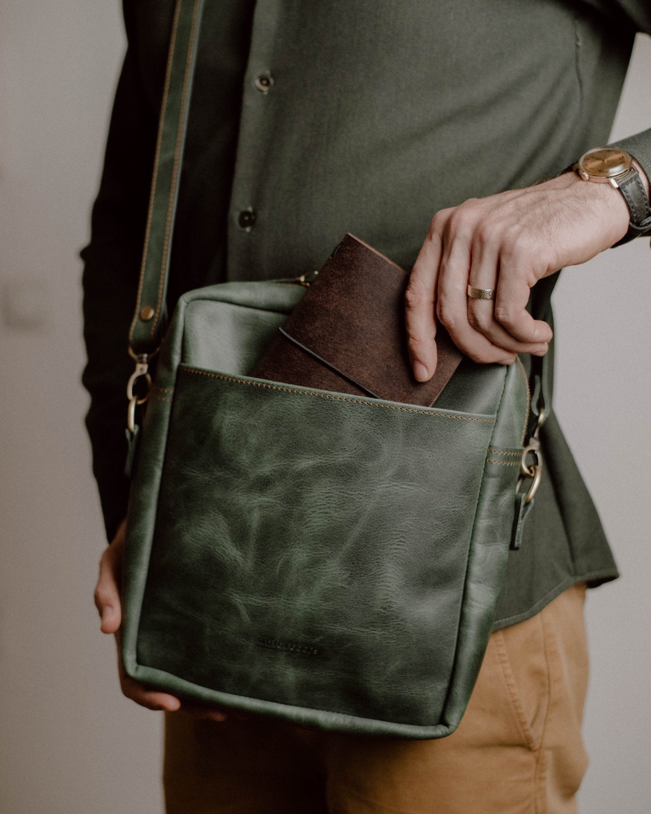 Shoulder Bag XL - Green (Italian Waxy Cowhide)
