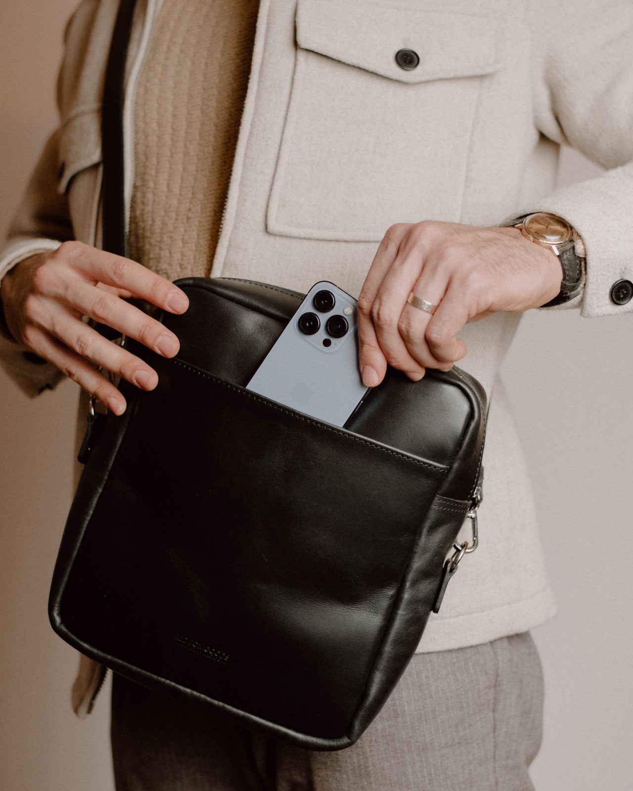 Shoulder Bag XL - Black (Italian Waxy Cowhide)
