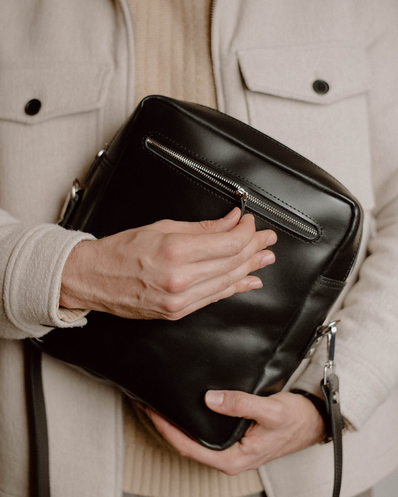 Shoulder Bag XL - Black (Italian Waxy Cowhide)