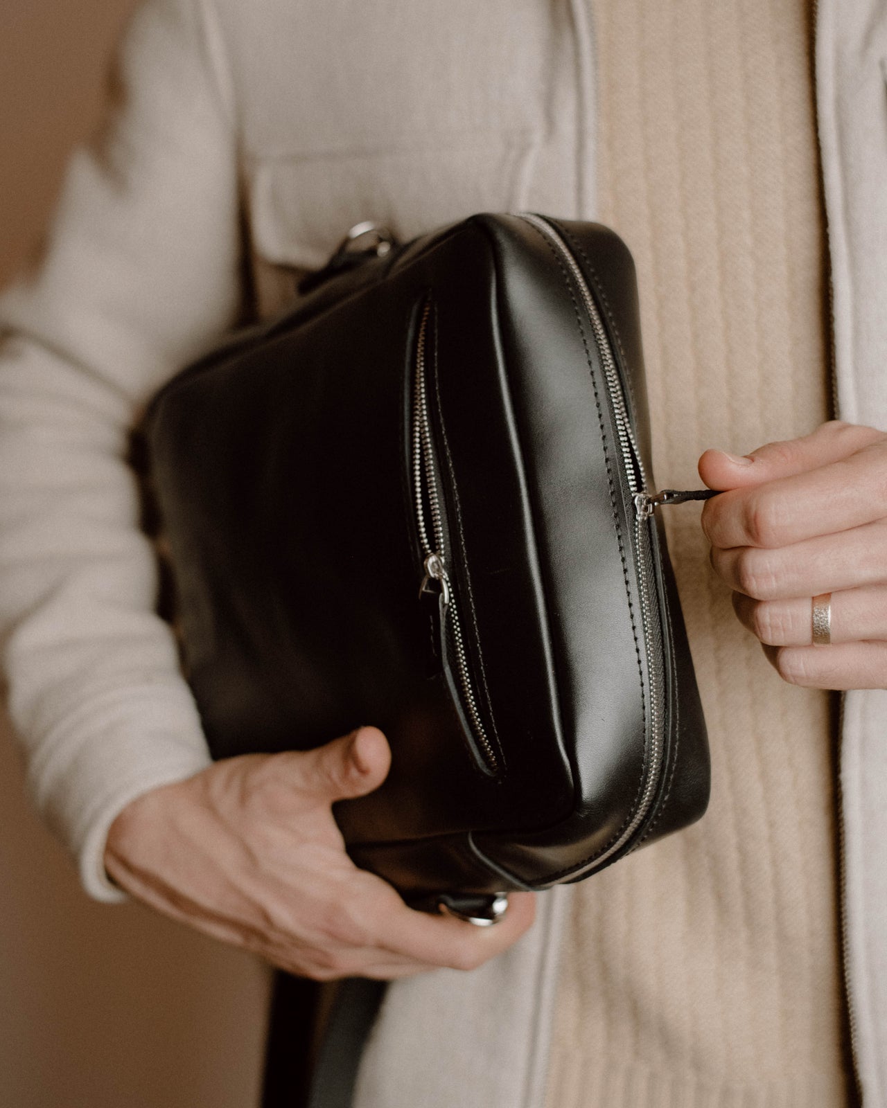 Shoulder Bag XL - Black (Italian Waxy Cowhide)